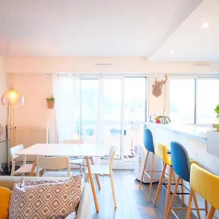 Beautiful And Bright Appt With Eiffel Tower View * Parigi